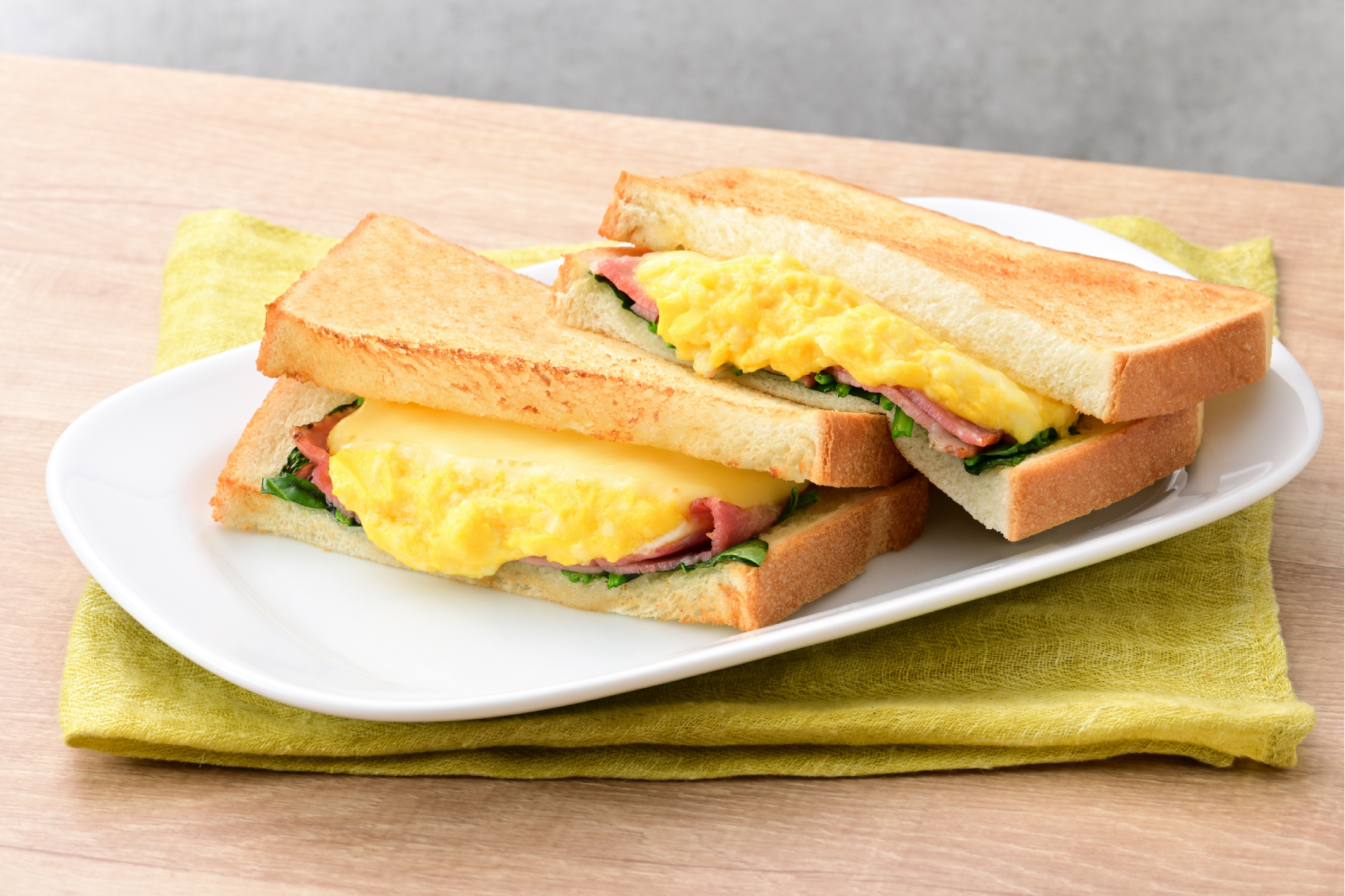 スクランブルエッグ＆ハムサンド